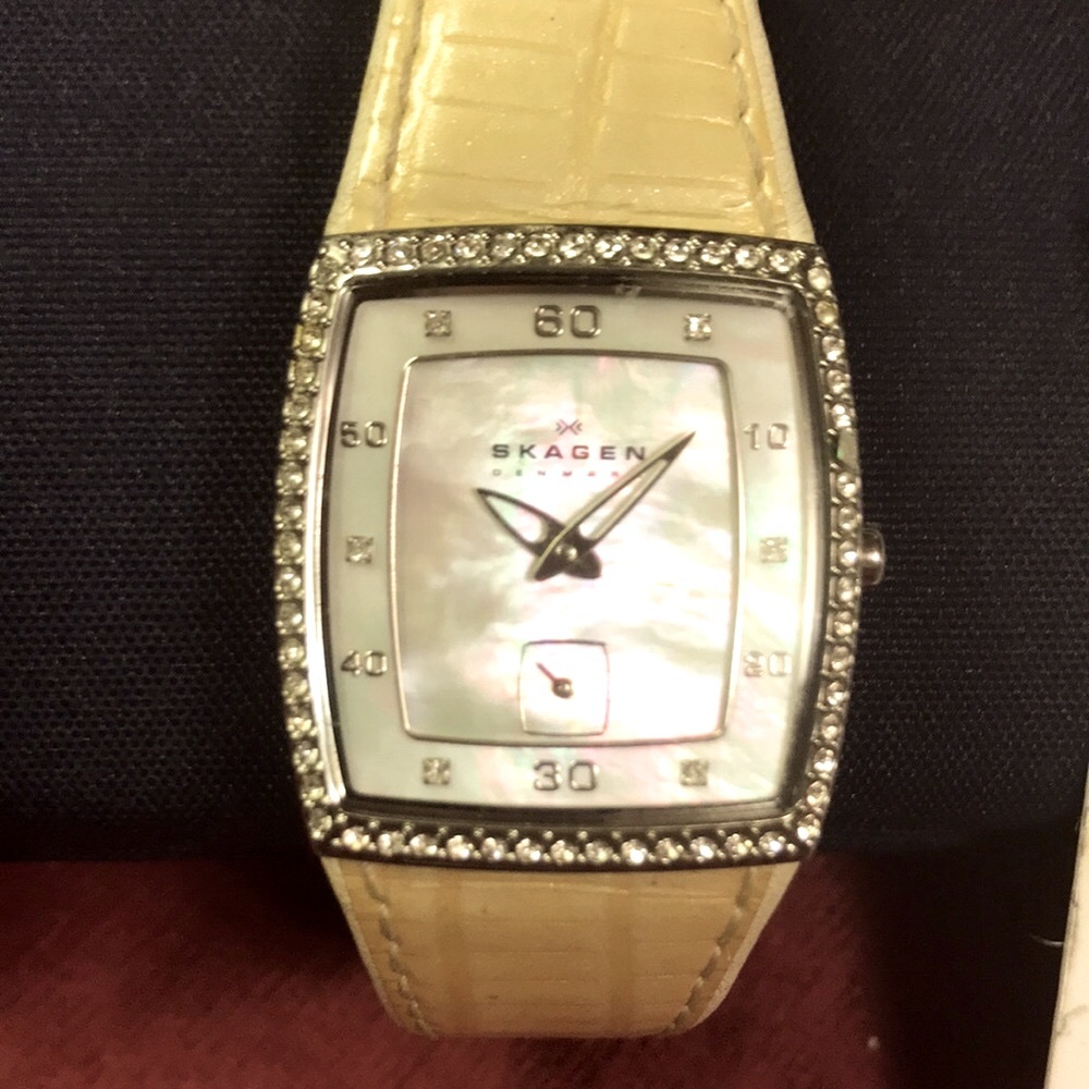 Vintage Ladies Skaagen Denmark (Swatch)